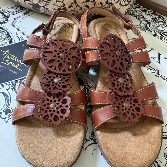 Natural Soul brown leather sandals. Women's 8.5 Euro 38.5 NWT! - Picture 2 of 6